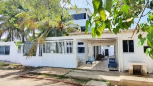 Fachada frente a la playa