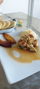 Casa-maya-playa-el-yaque-comidas-pescado-entomatado