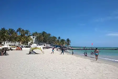 1511 002 Isla Margarita Venezuela Playa el yaque 450x300 1