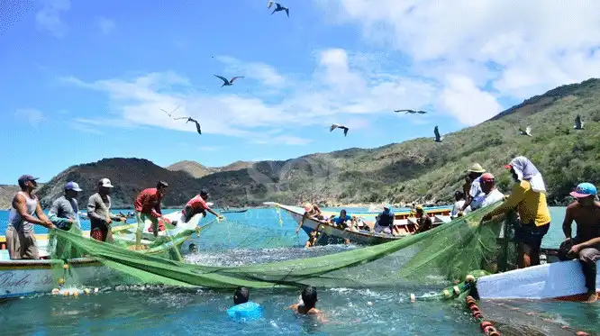 1511-016-Isla-Margarita-Venezuela-pescadores-03-666x373